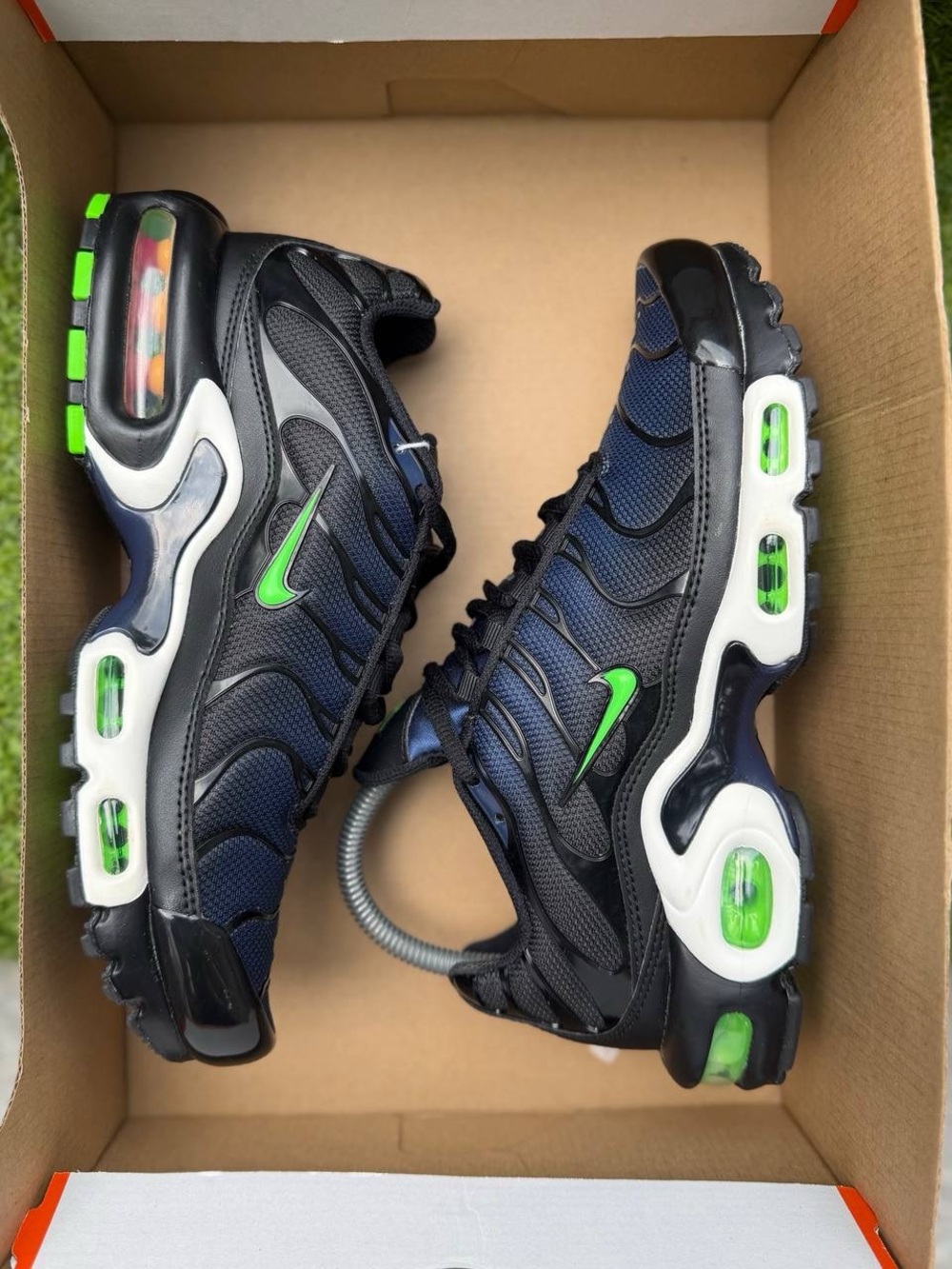 Brand New Nike Air Max Plus Shoes Women’s Sample
Style code: DZ3670 008